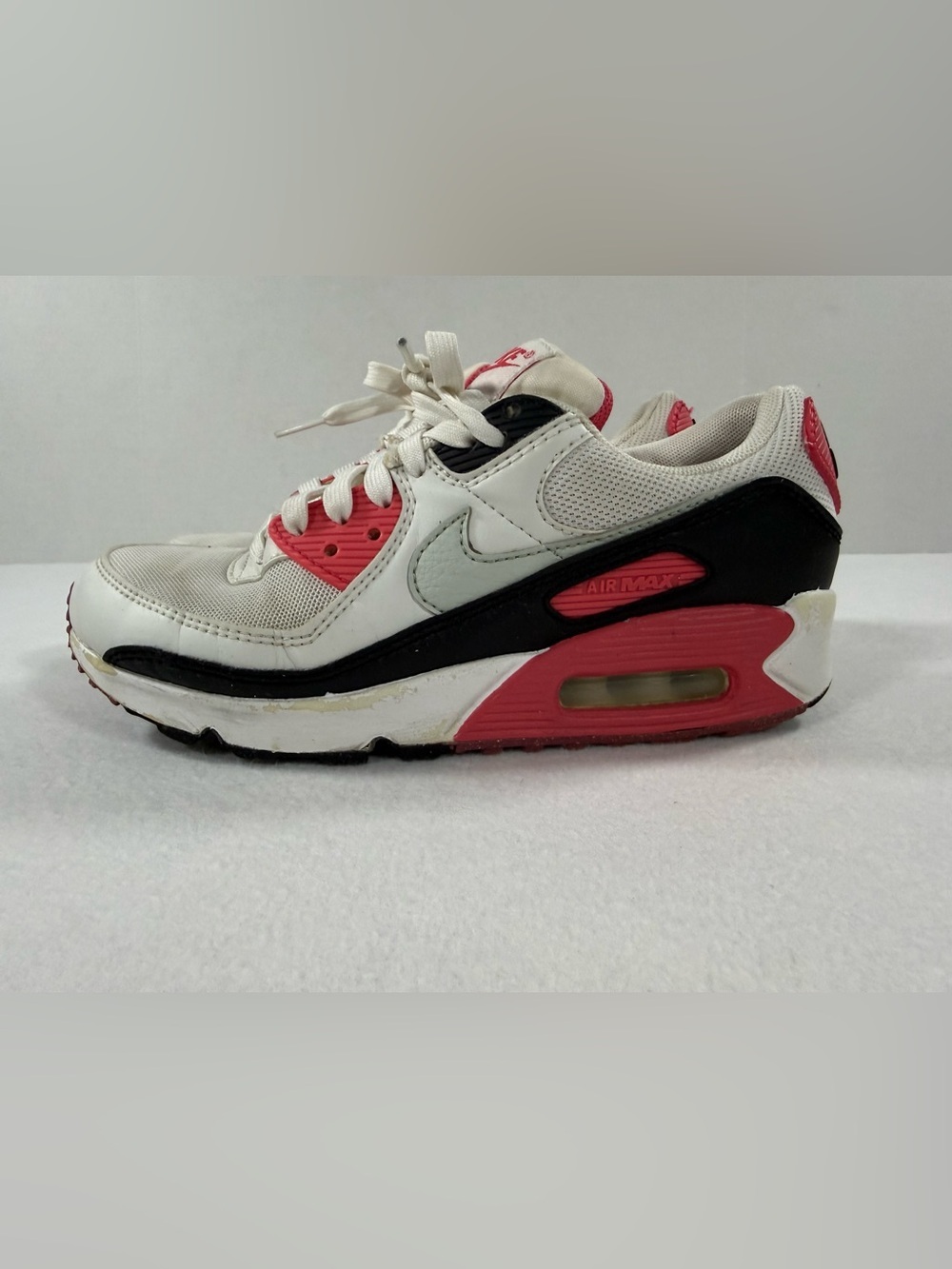 Nike Air Max 90 Women's sneakers in a White/Black/Aster Pink Size 6
